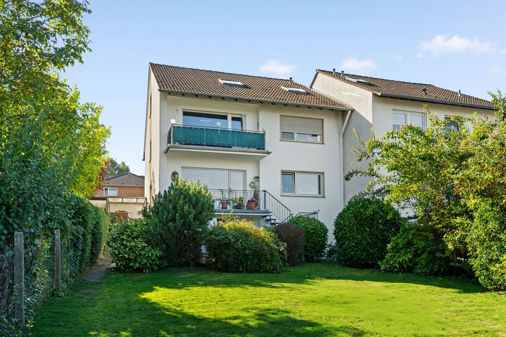 Zukunftssichere Kapitalanlage: Saniertes Mehrgenerationen-Vierparteienhaus
